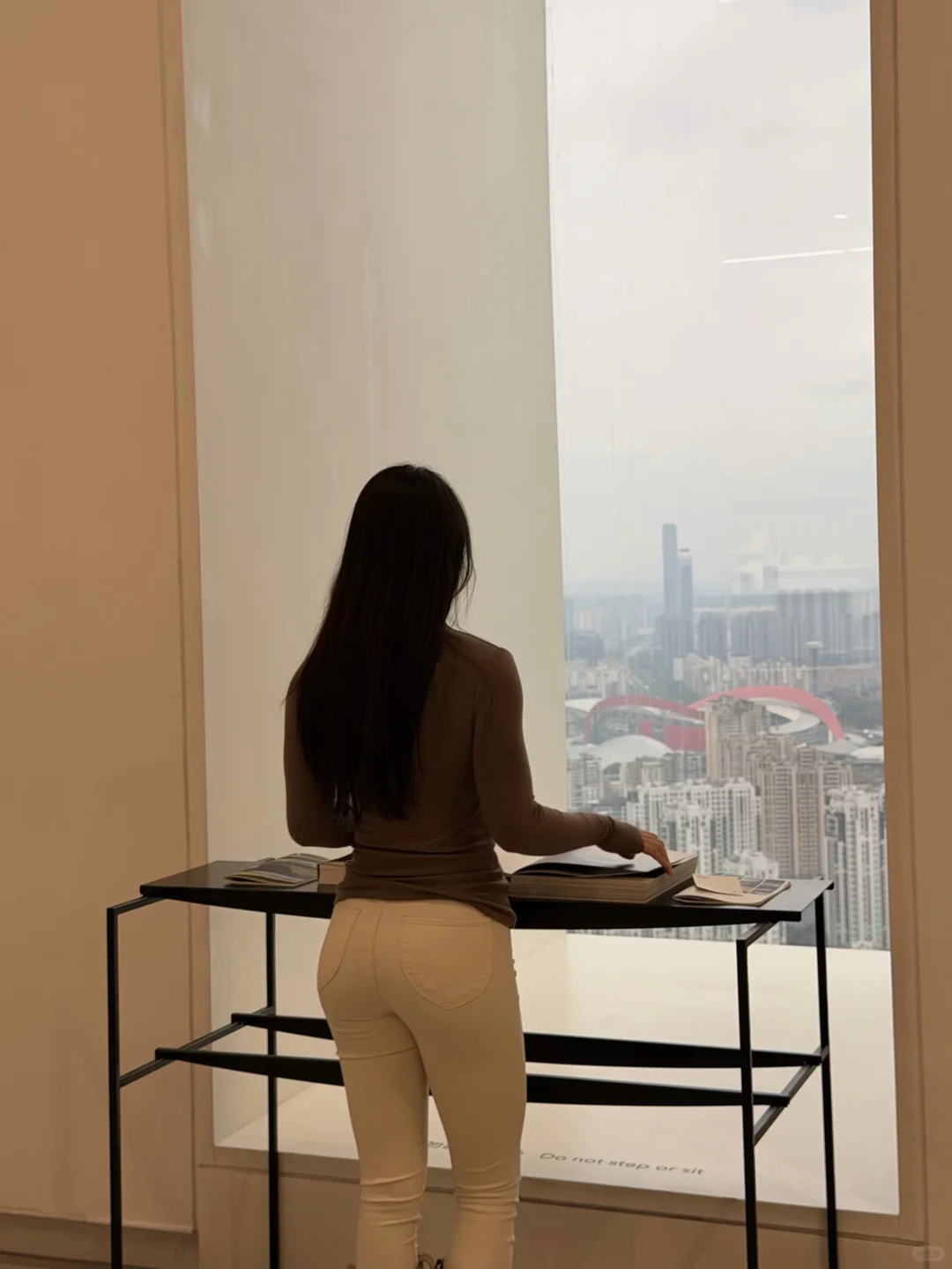 live图|肌肉女看展的一天