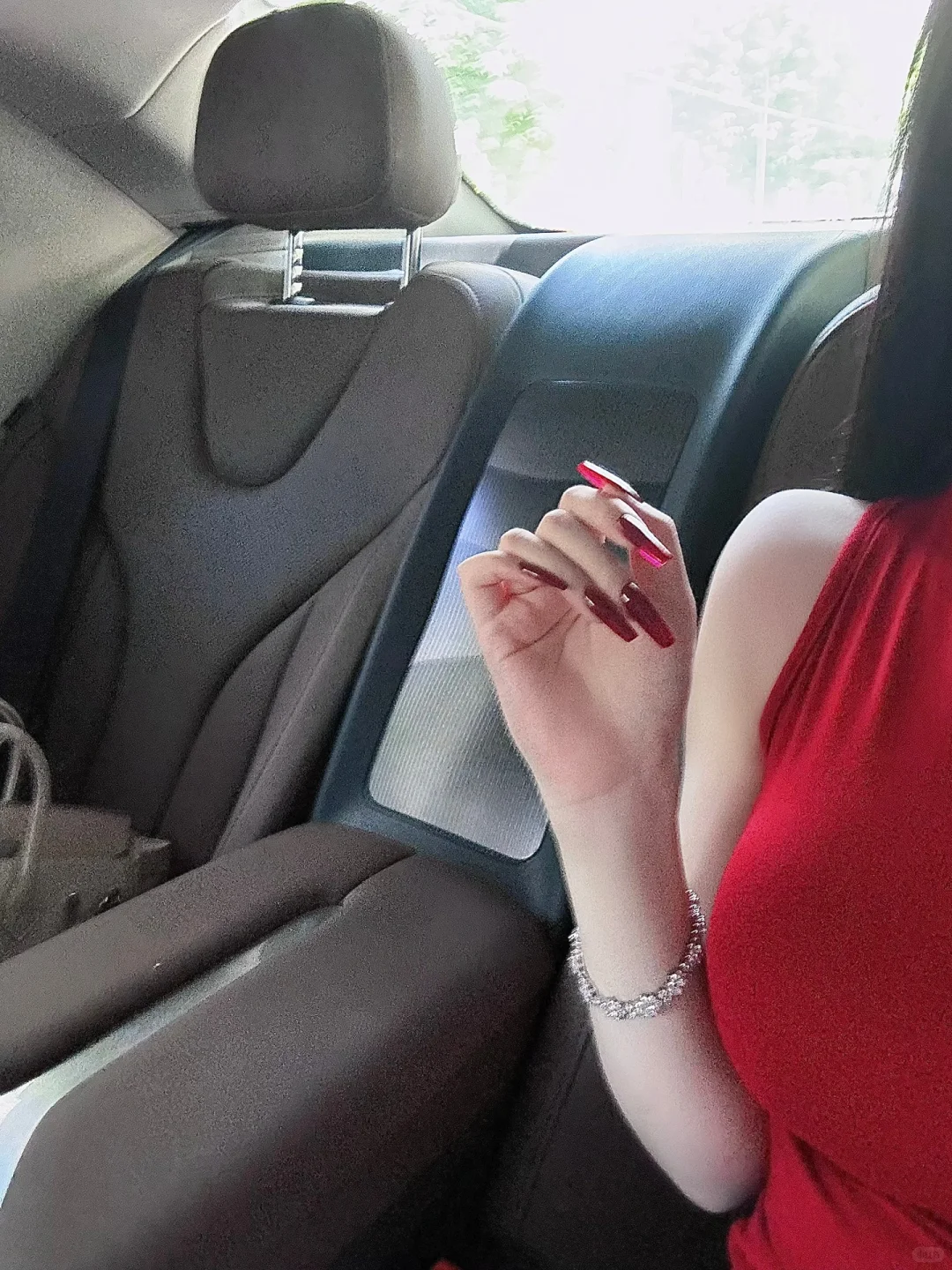 #腼腆害羞内向社恐文静小女生