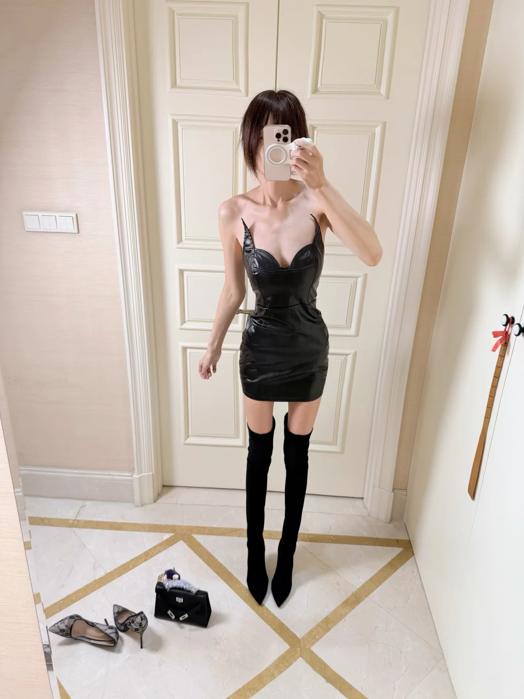 包臀皮裙➕高筒靴🤳🖤🦋🖤
