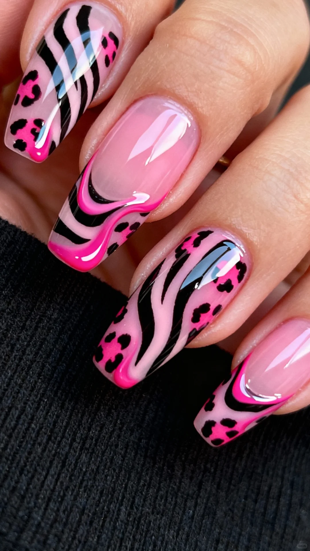 这款「甜酷辣妹甲」真的美到失语!