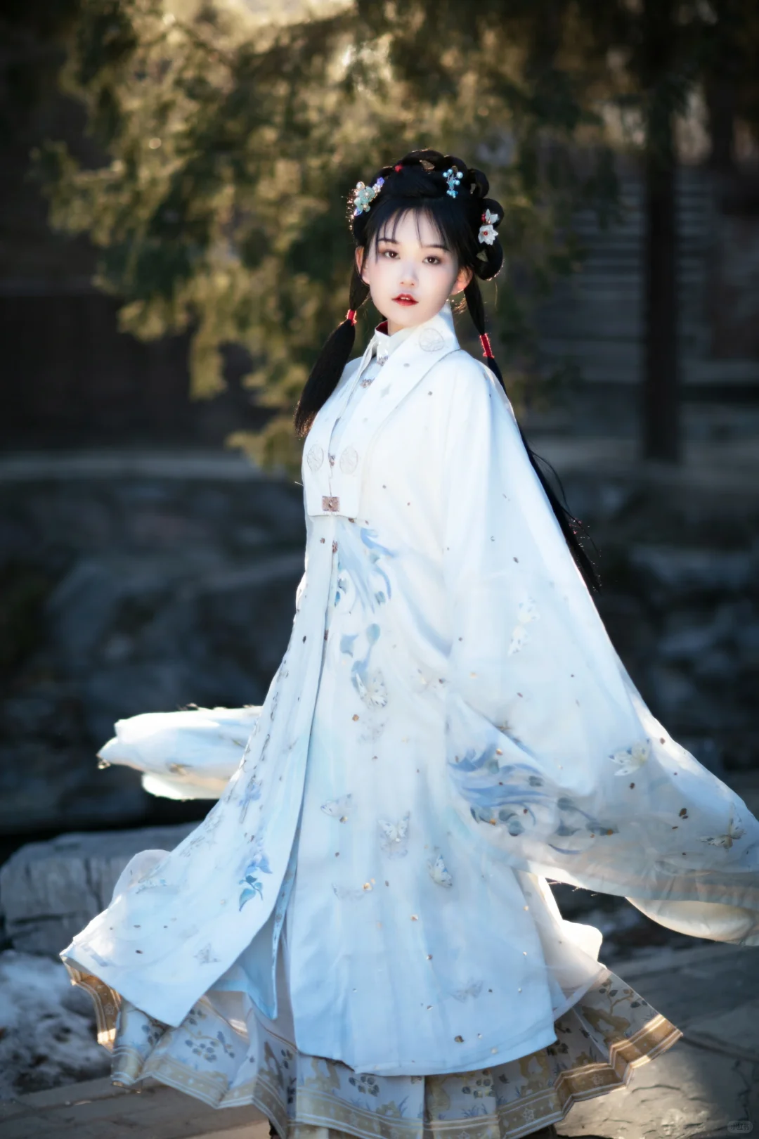 花谢花飞花满天，红消香断有谁怜