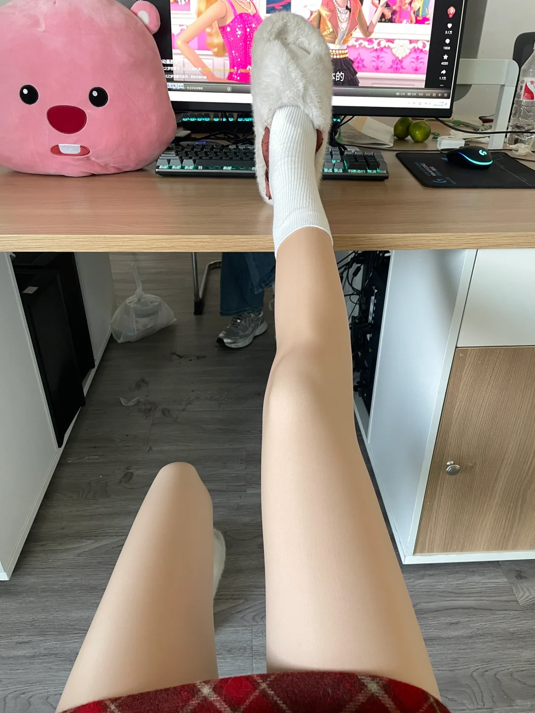 露腿穿搭被公司同事说是办公室显眼宝……