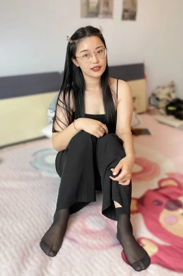 黑色短丝