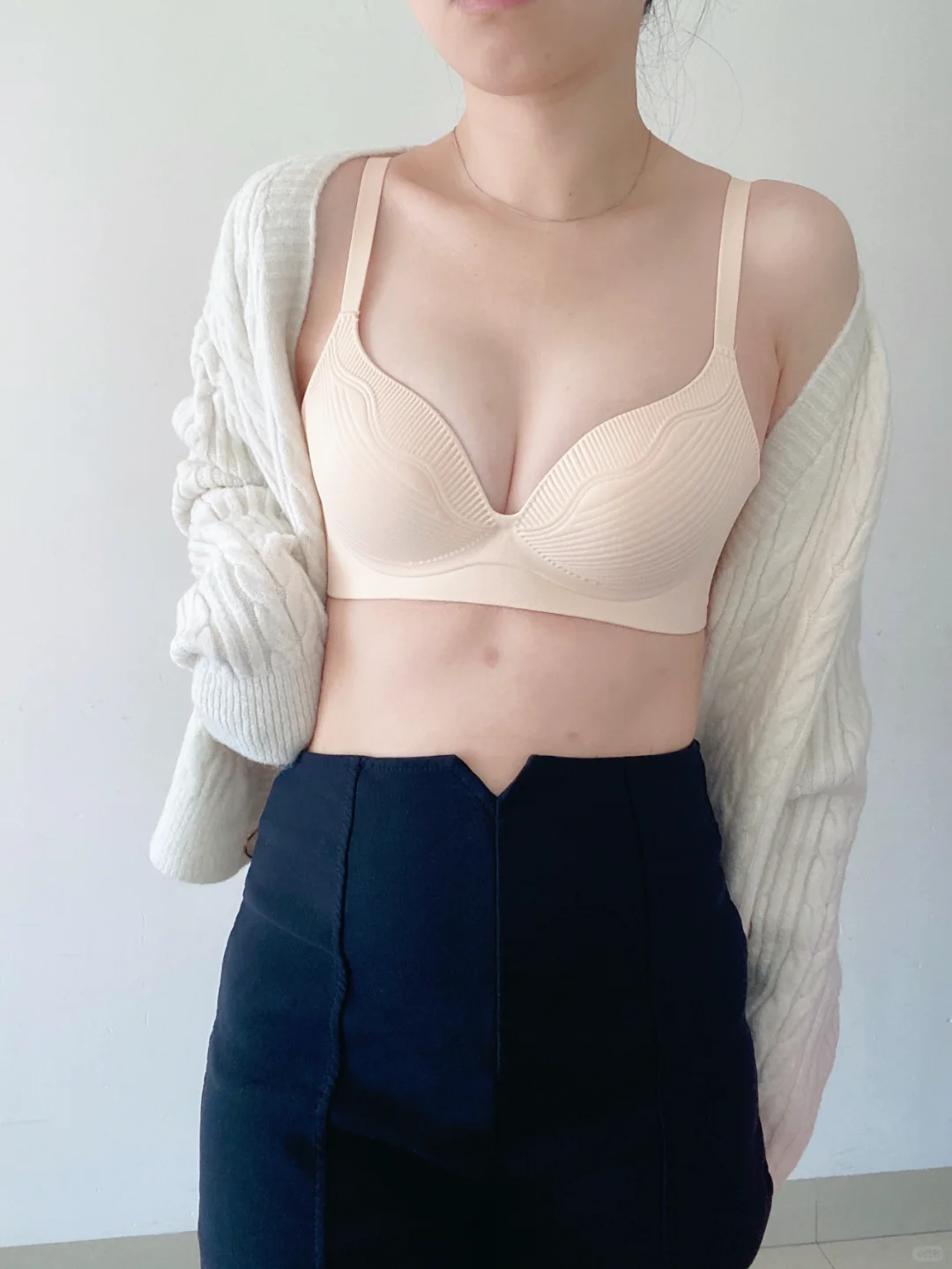 我嘞个豆...小胸真穿出沟了啊啊啊.....