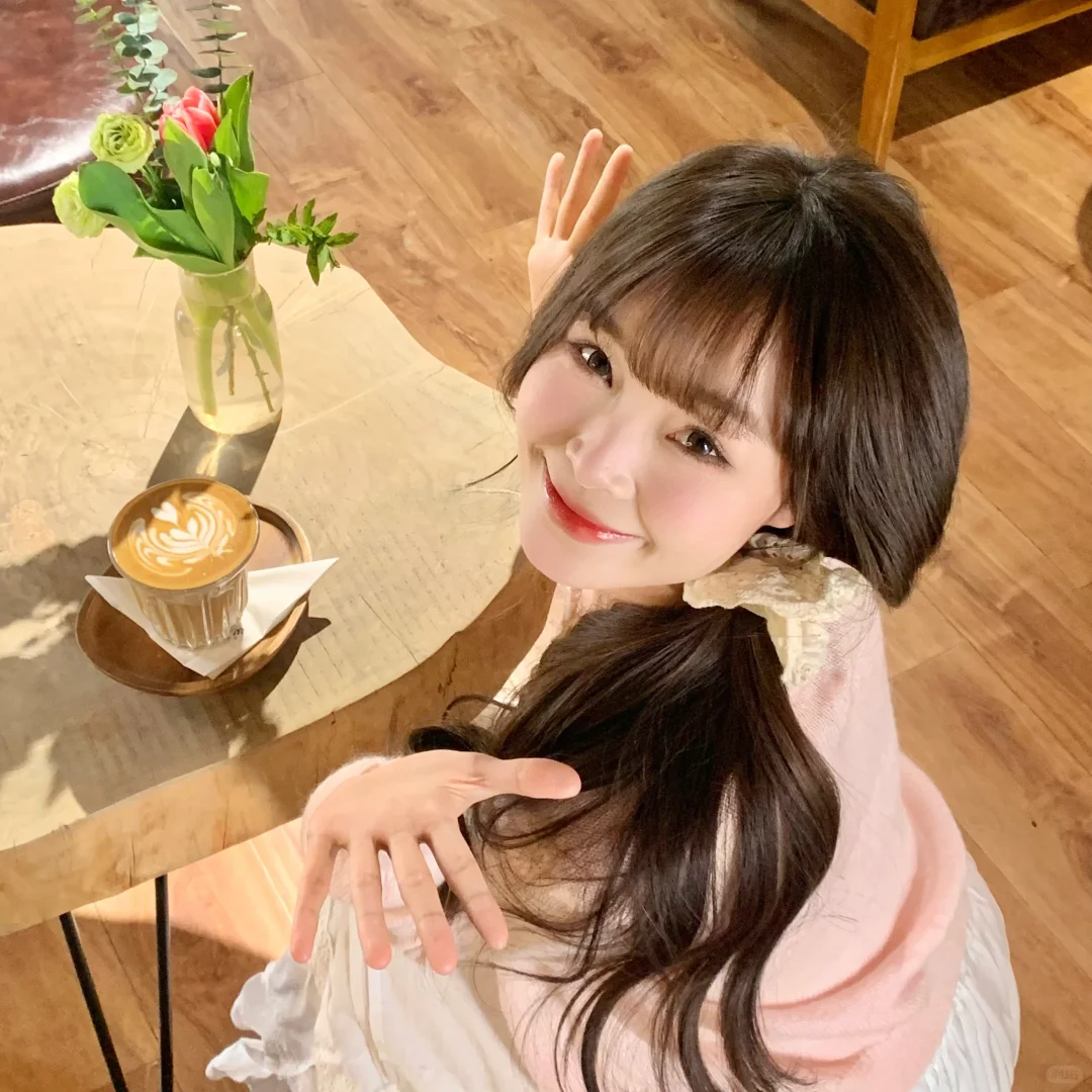存一些咖啡店拍照姿势🌸