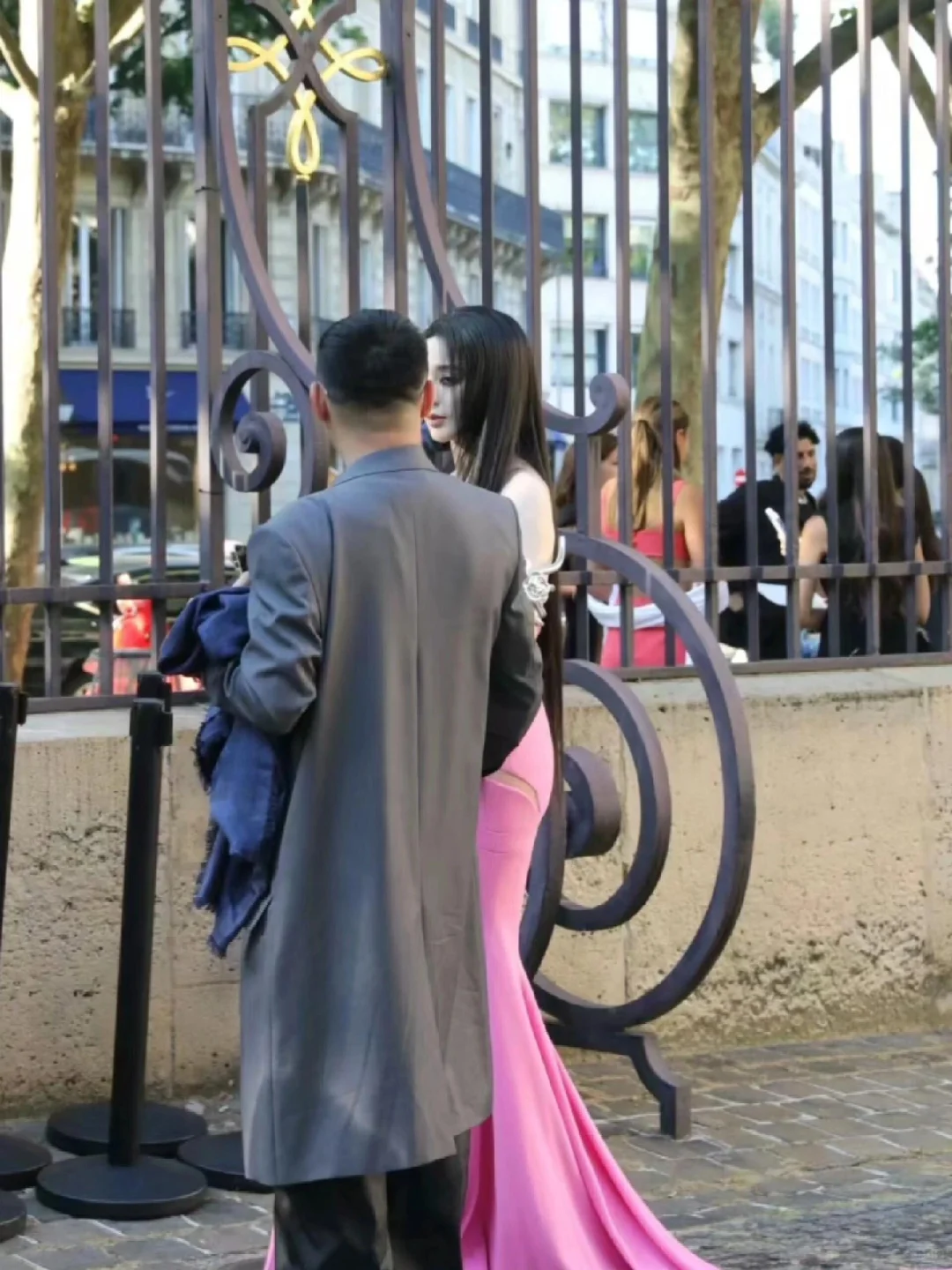 生图抓拍，谁敢相信她43岁了，难以言喻的美丽
