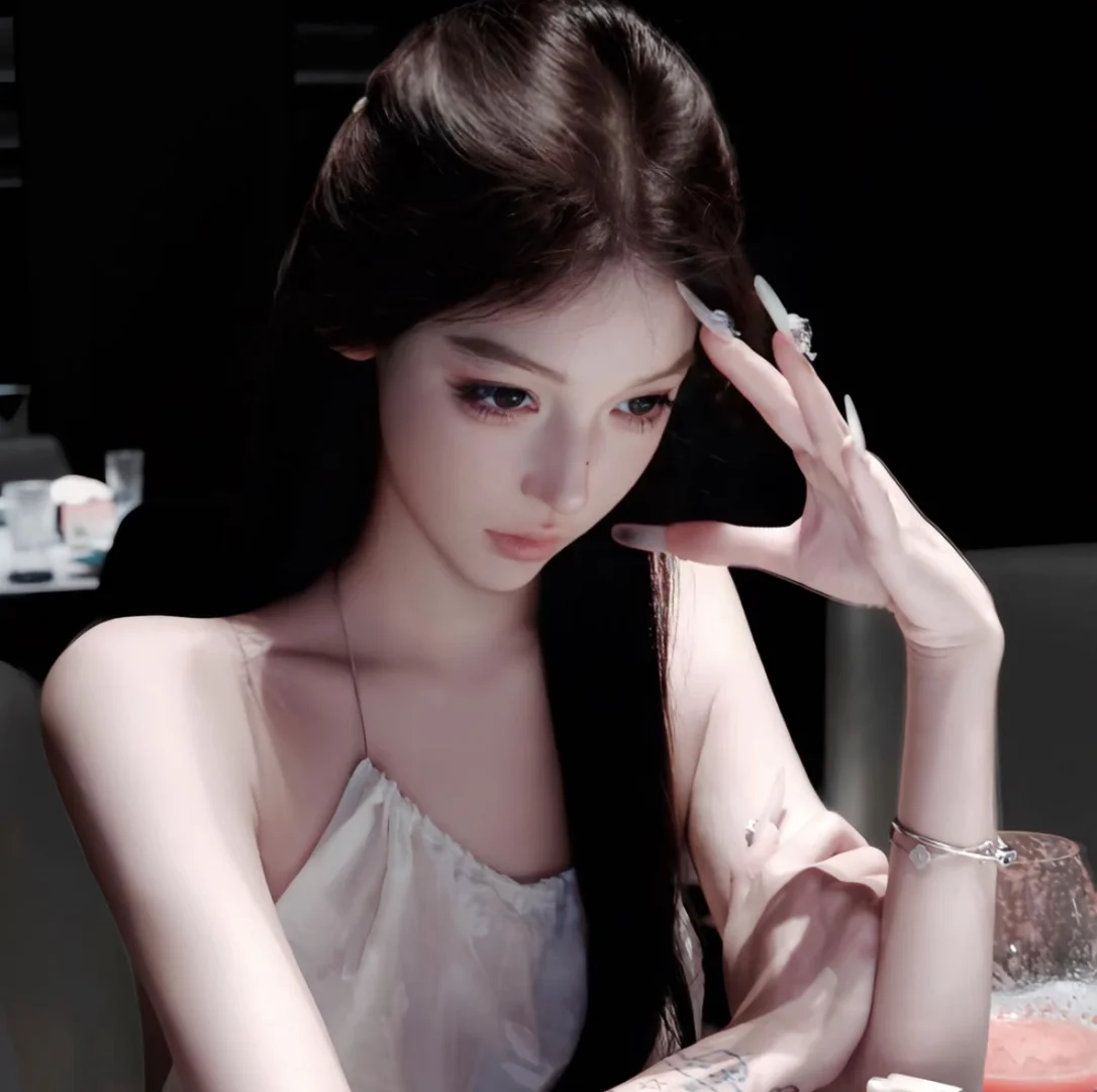 𝗪𝗲𝗰𝗵𝗮𝘁女头｜一组御姐高级感