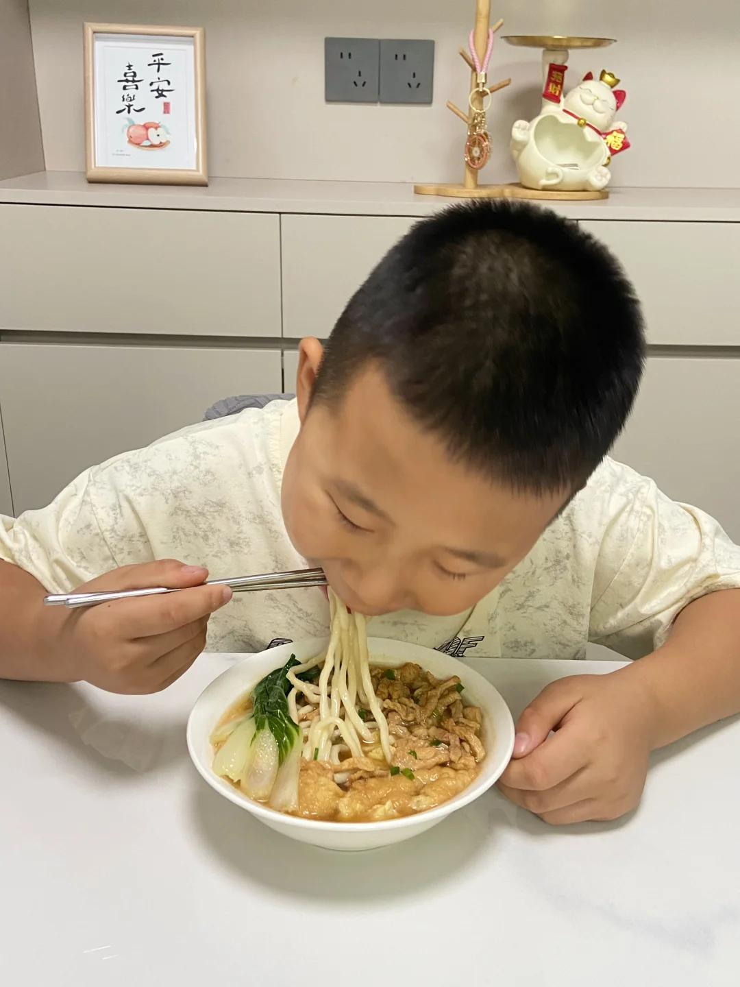 和儿子的干净晚餐