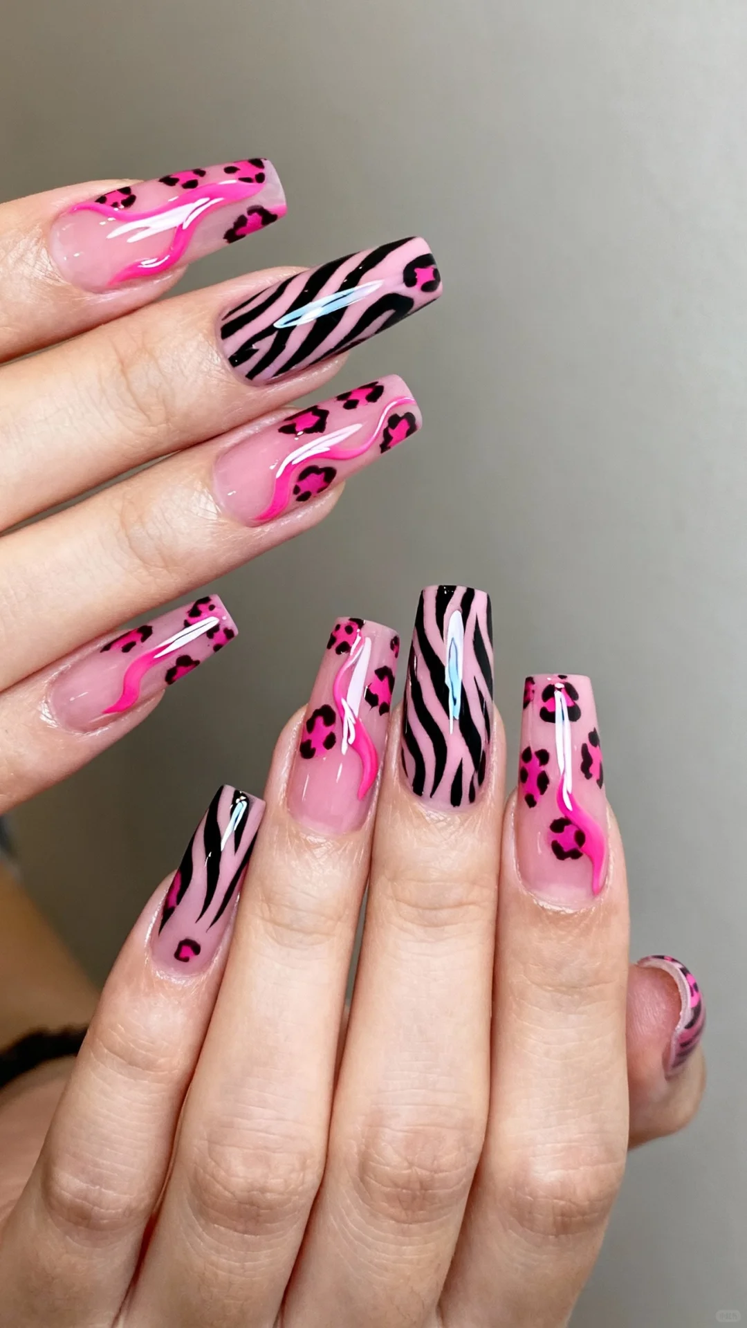 这款「甜酷辣妹甲」真的美到失语!