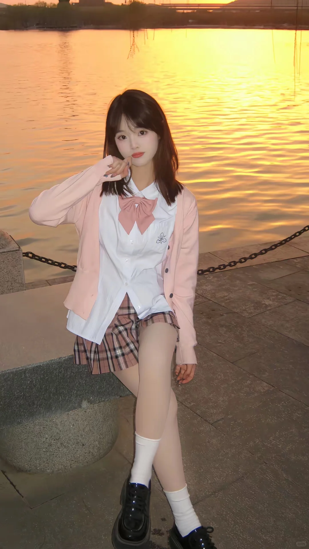 看我jk甜妹一键变成动漫美少女啦