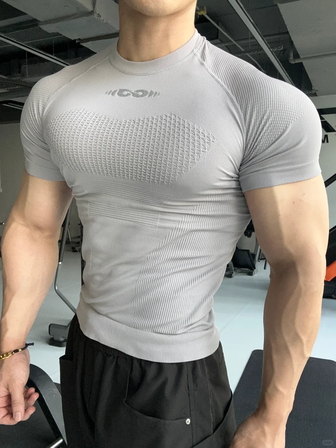 显大速干衣 健身男人的维密战衣