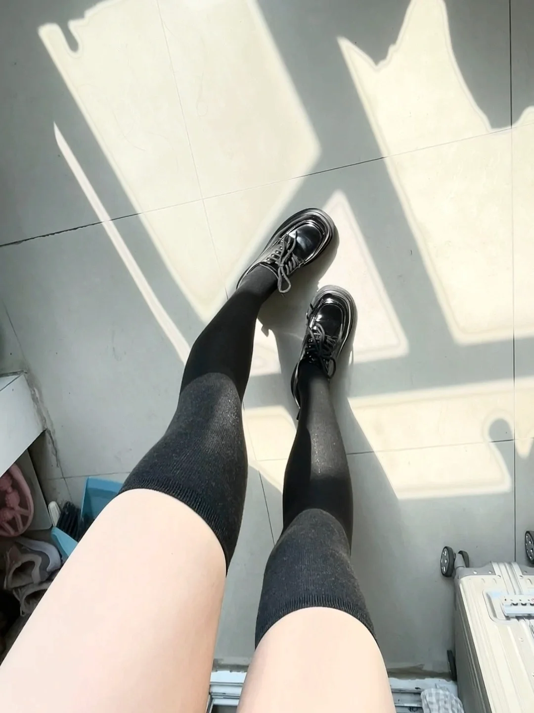 纯黑过膝or 拼色过膝？