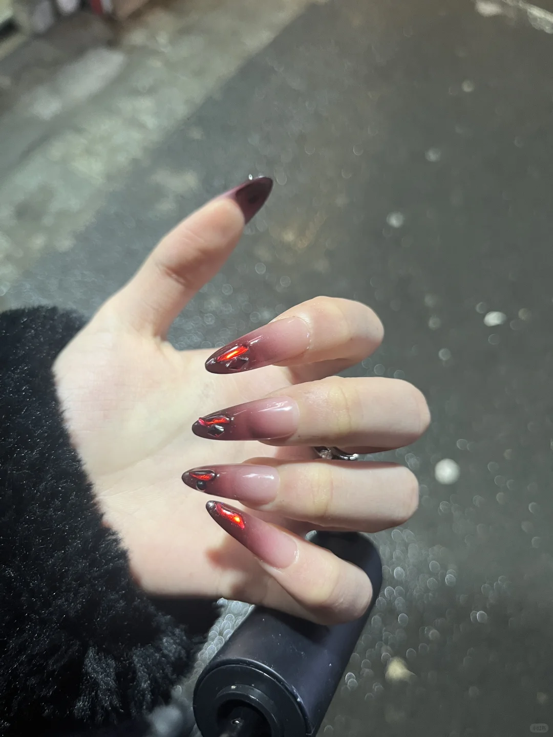分享一些娇媚感十足的美甲💅
