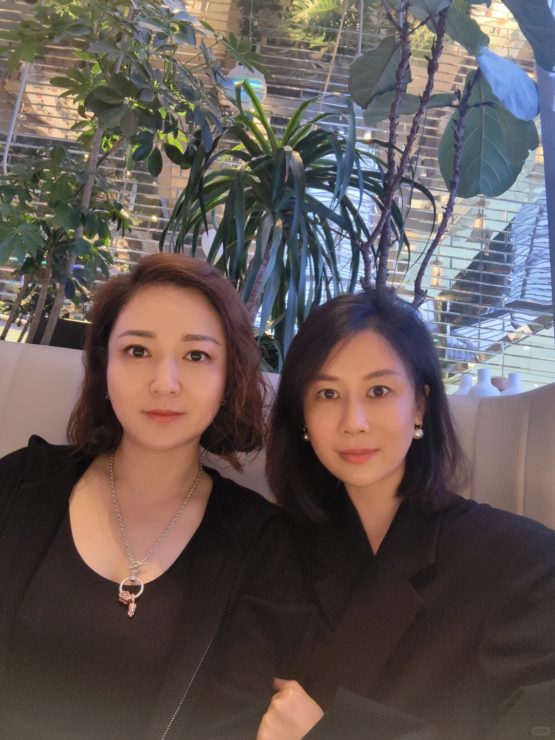 45岁姐姐和35岁妹妹毫无违和感