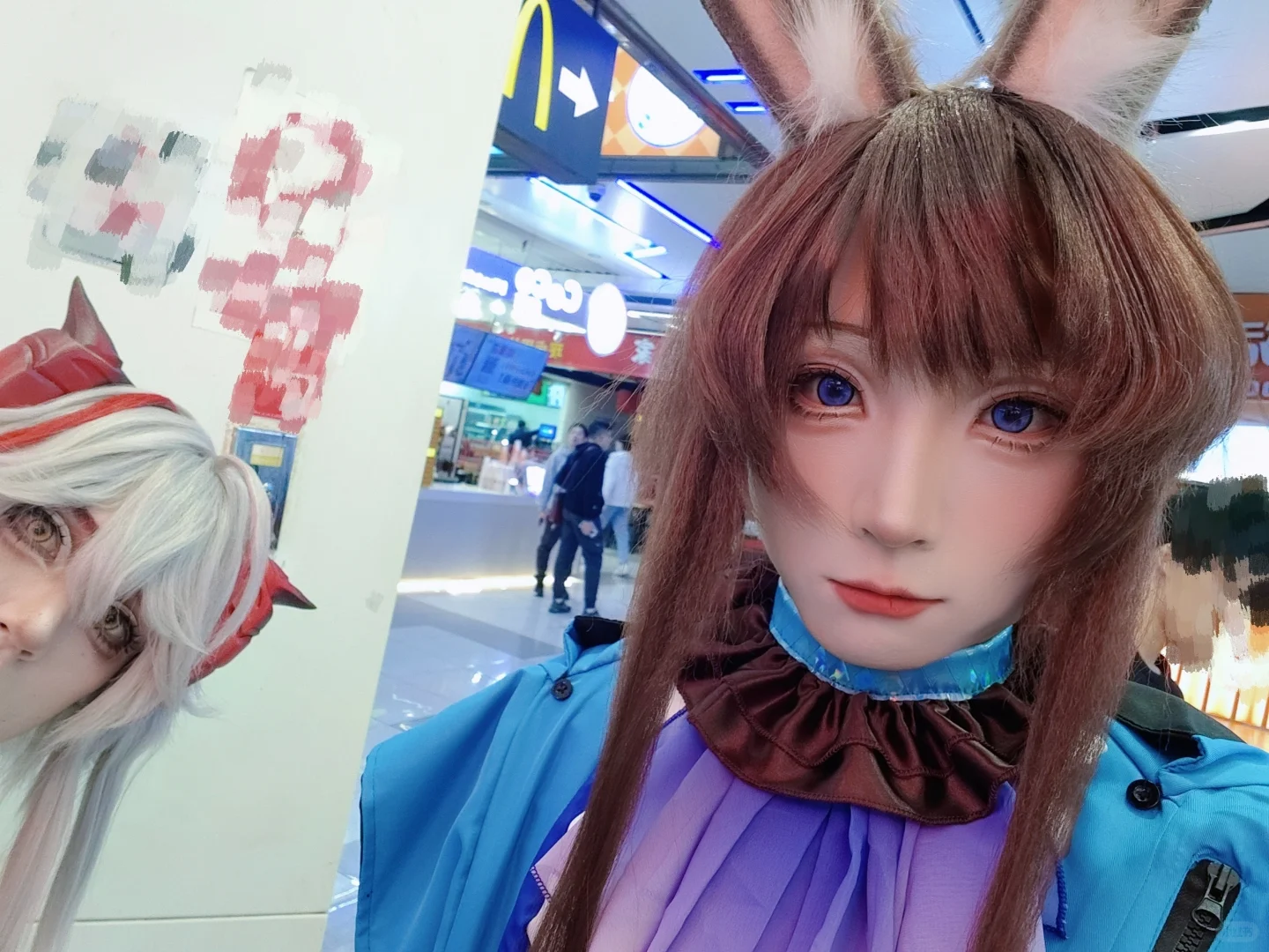 左滑查看男孩子裤袜和裸腿的区别