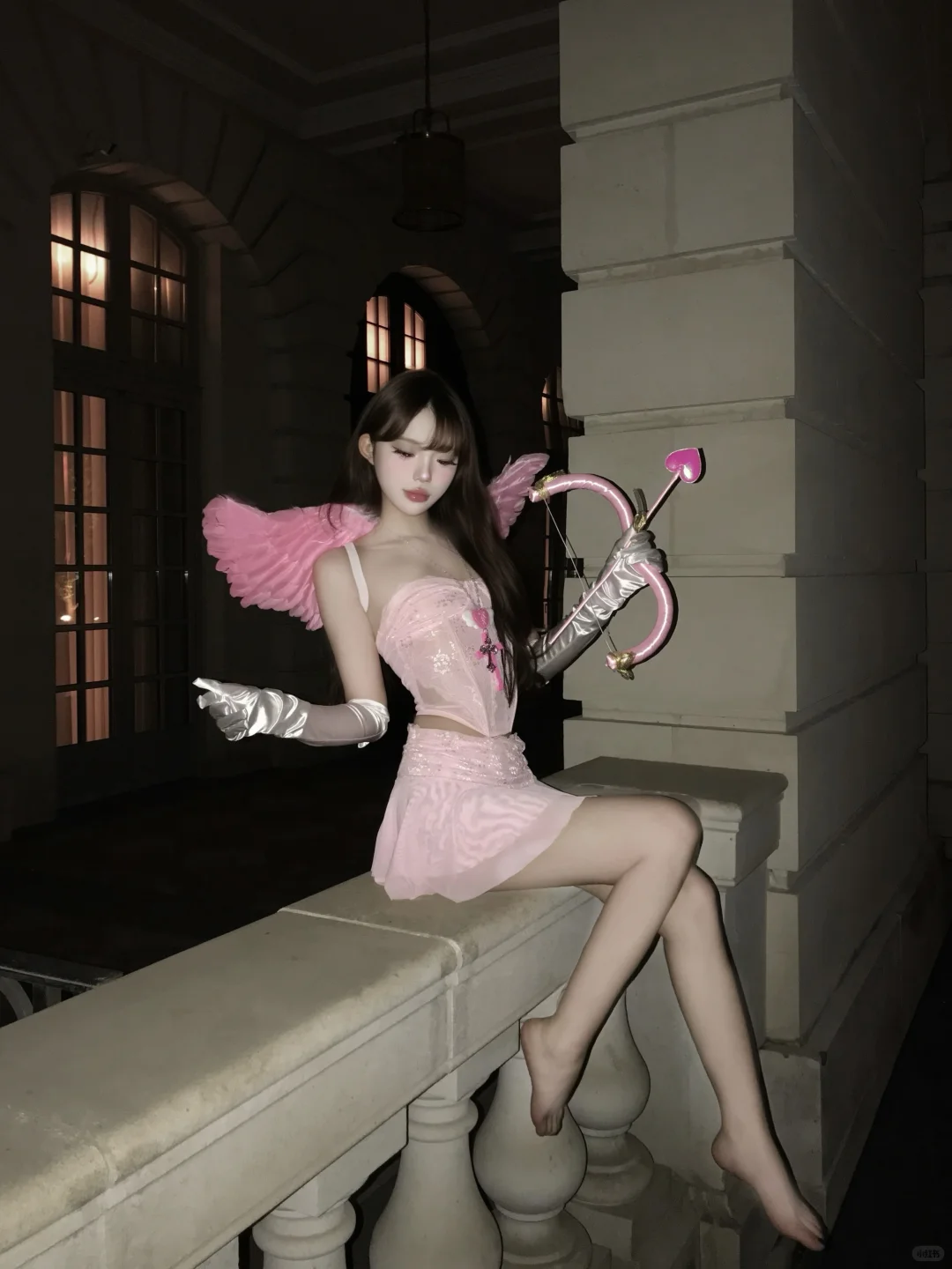 用粉色和翅膀代替了剑和盾