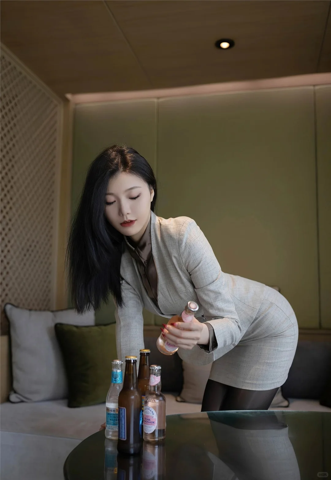 秀人模特鱼子酱凹凸身材婀娜多姿
