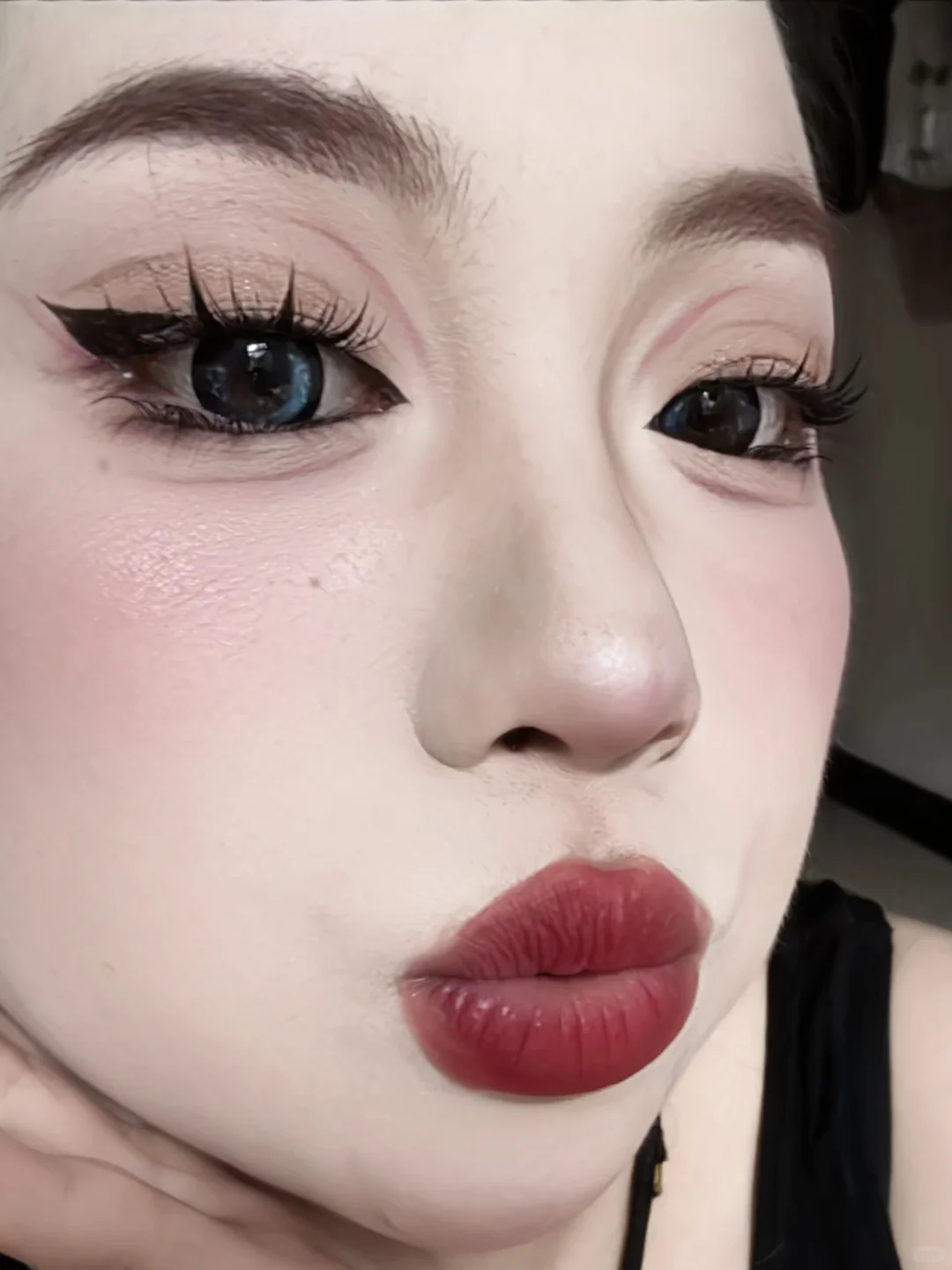 这么高饱和的妆容到底是谁喜欢啊🥰