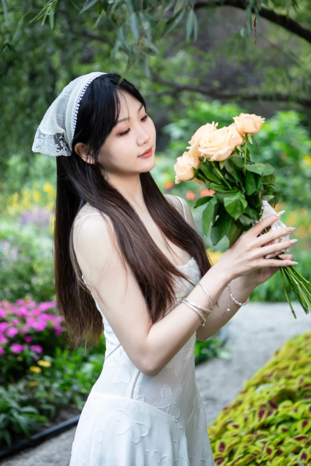 女摄视角下-花园绝美人像