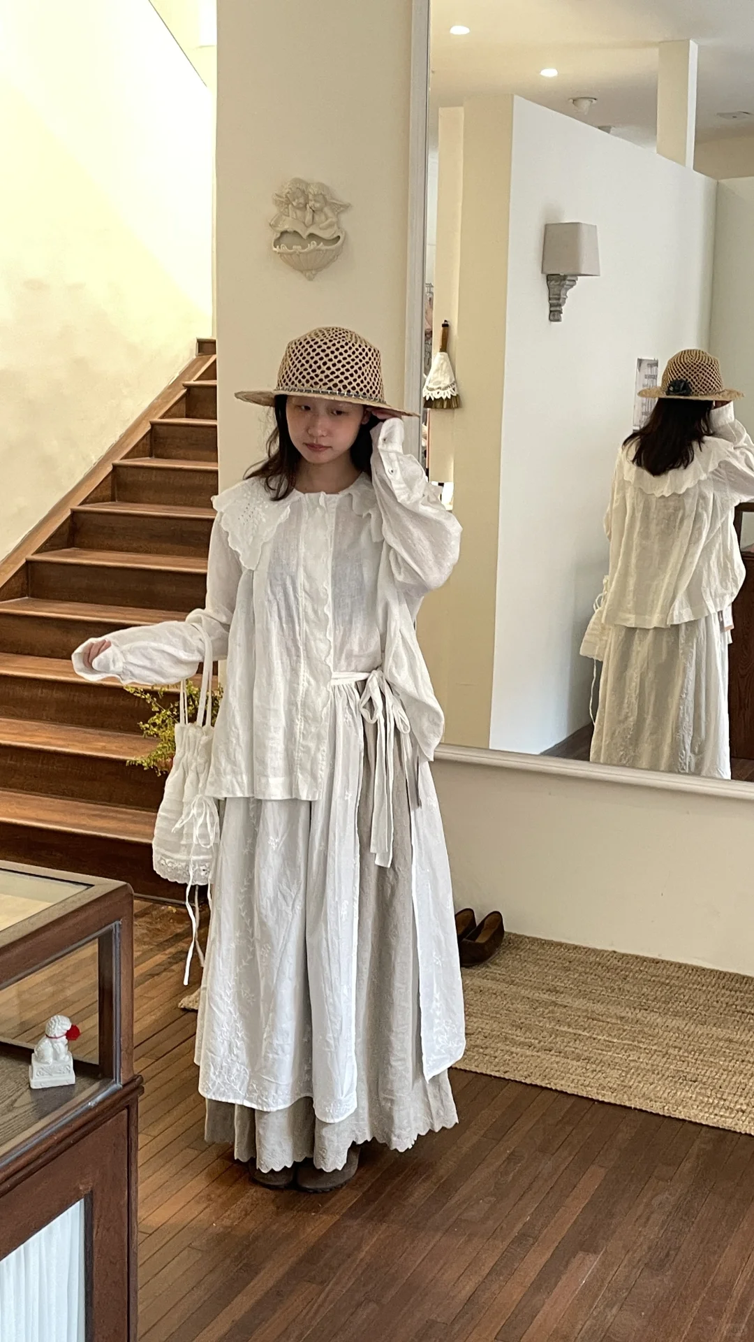 仿佛电影里走出来的贵族少女
