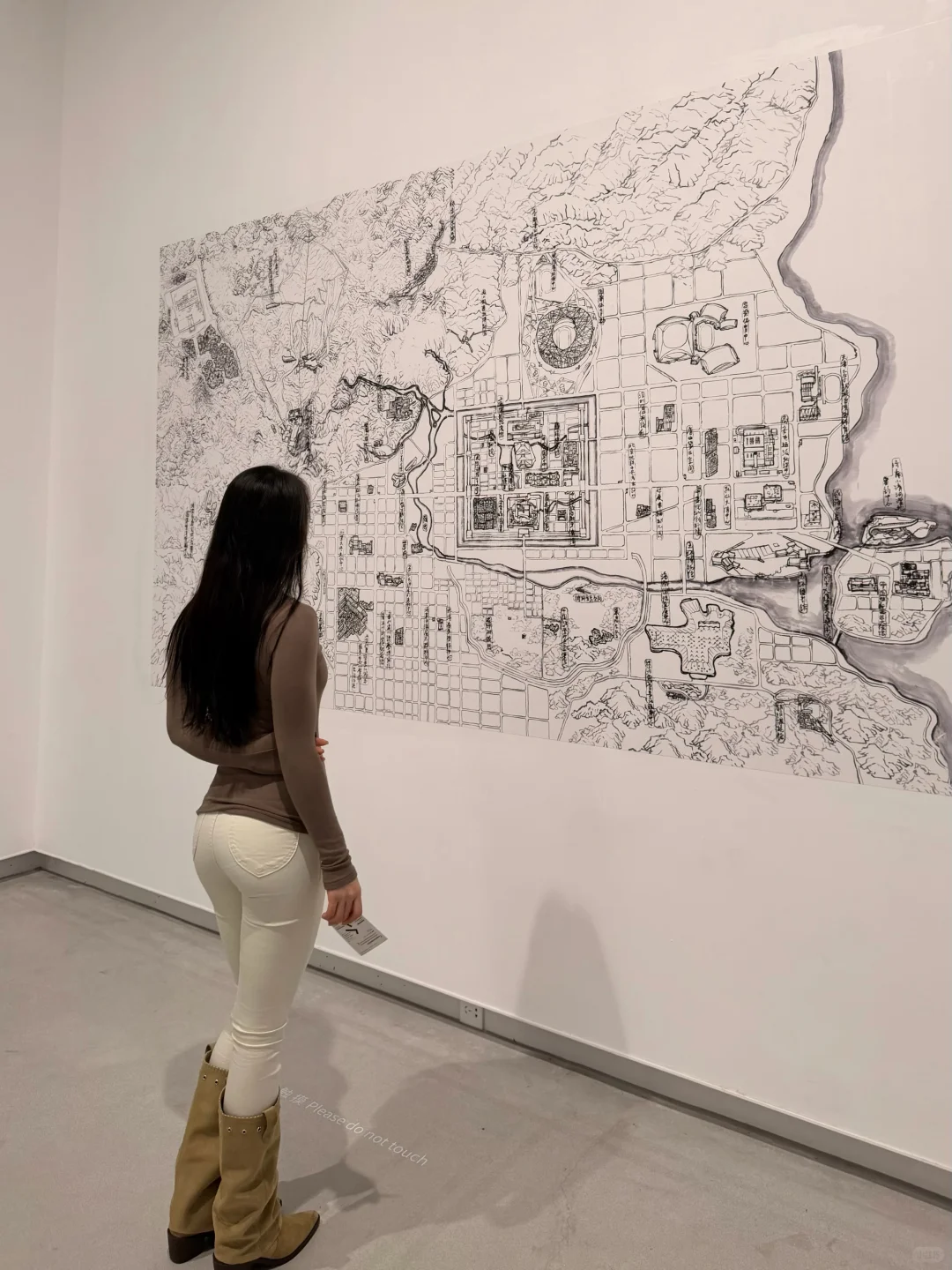 live图|肌肉女看展的一天