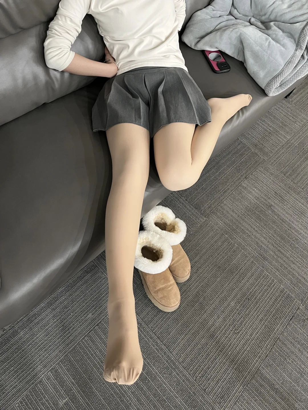 无意间看到的，感觉穿光腿神器的女生有点..