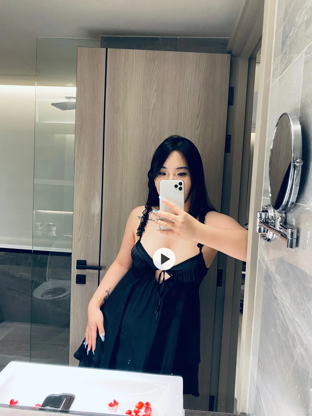 别只和你老婆聊天
