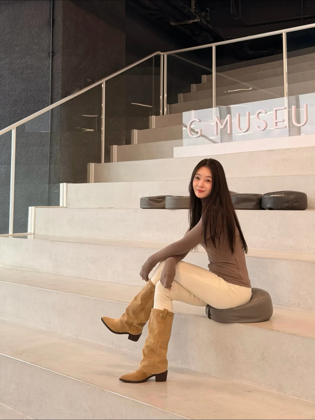 live图|肌肉女看展的一天