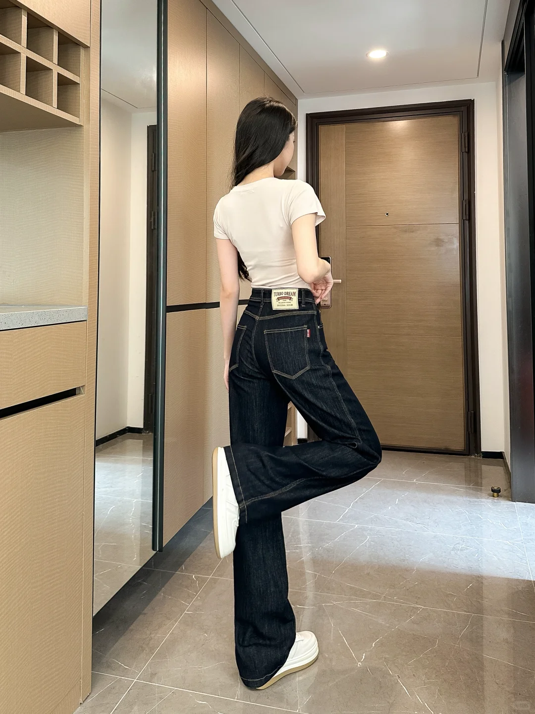 广州新塘牛仔裤阔腿裤女模特拍摄寄拍