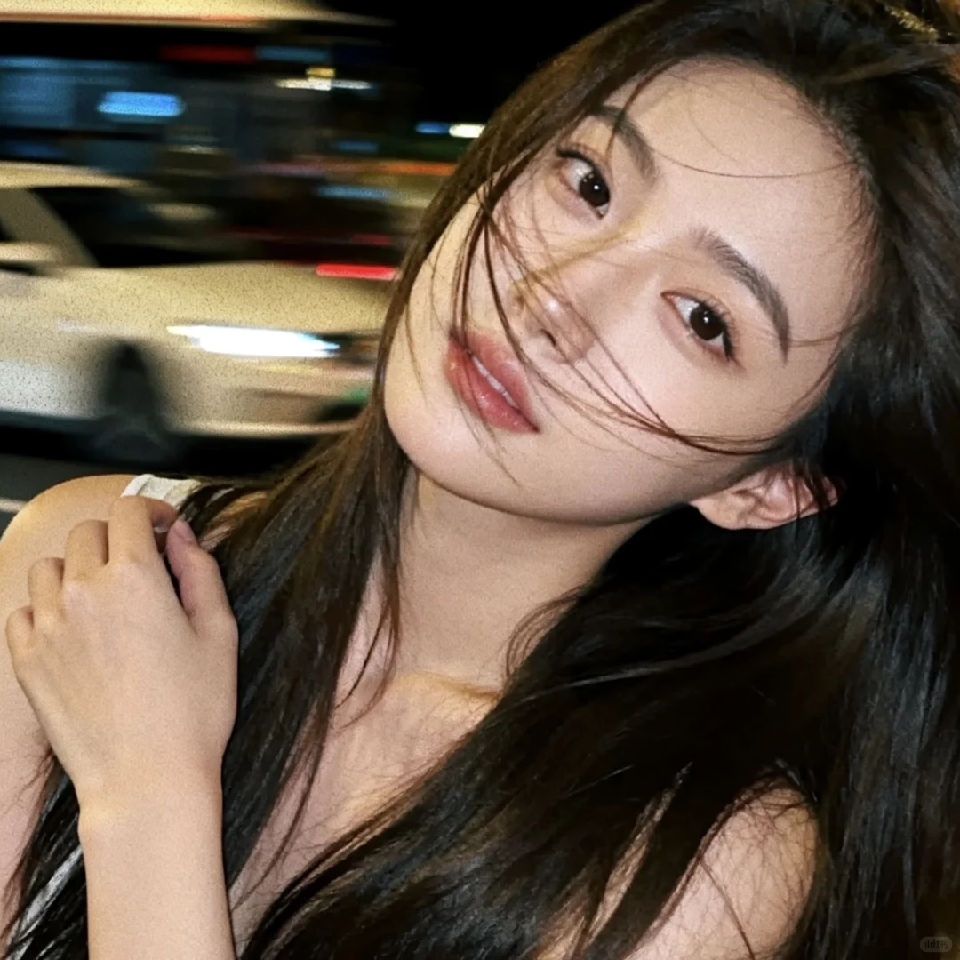 𝗪𝗲𝗖𝗵𝗮𝘁｜女生头像｜微风吹动发梢是心动