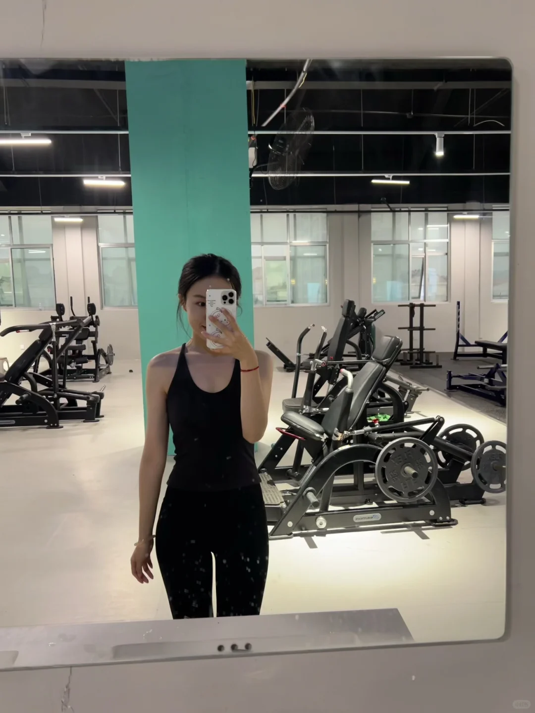 毕业女研究生下班健身穿什么