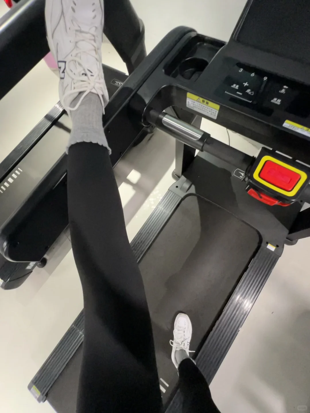 毕业女研究生下班健身穿什么