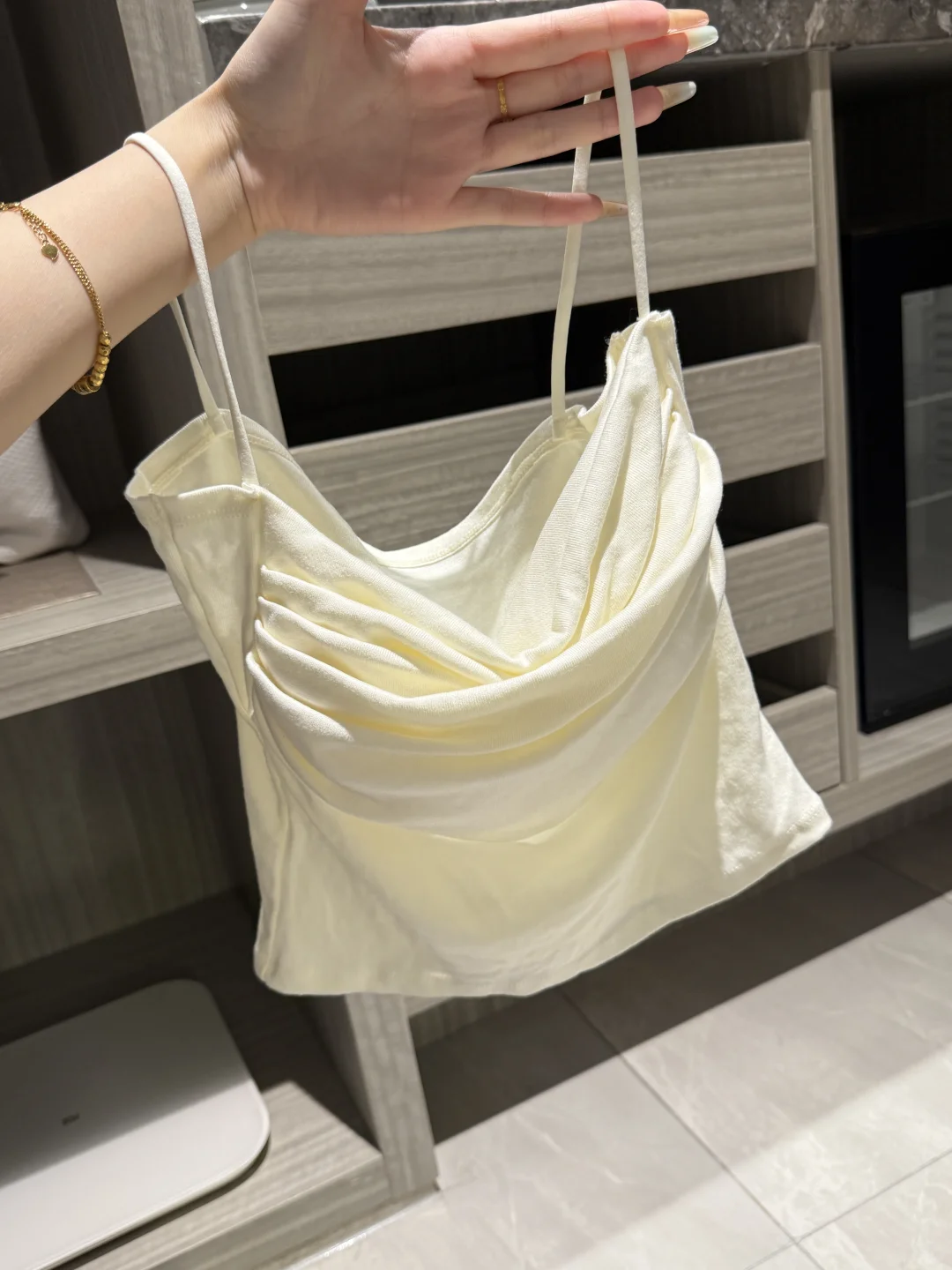 我的天!拿在手上都这么有型了!还不透胸垫!