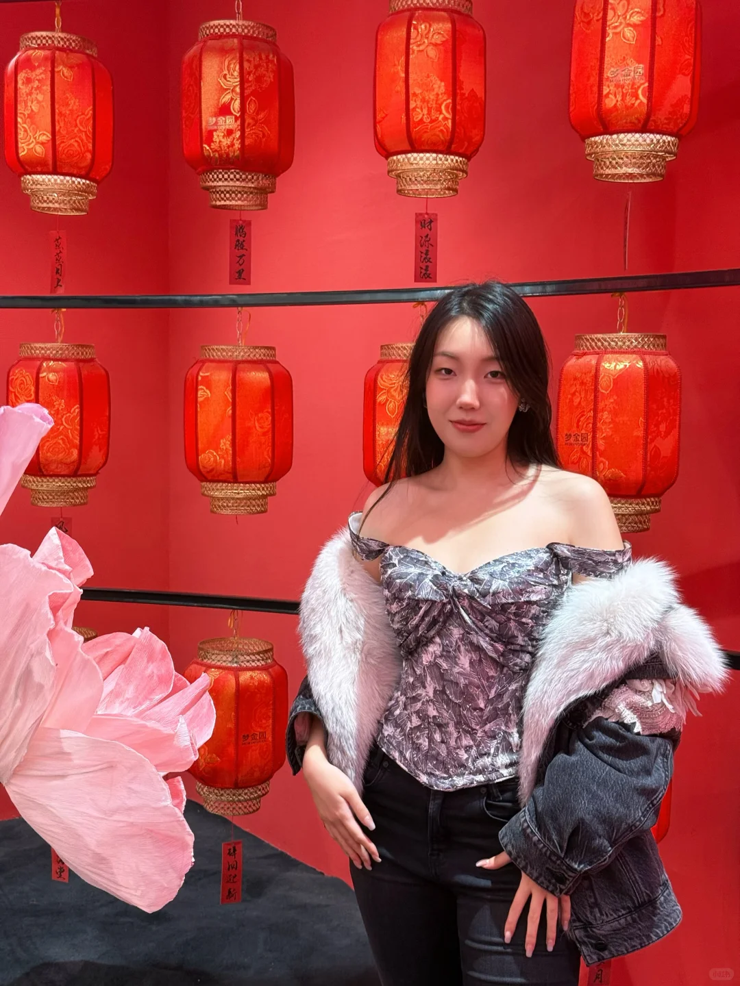 Venney轻羽霓裳 胸衣和皮草就是绝配