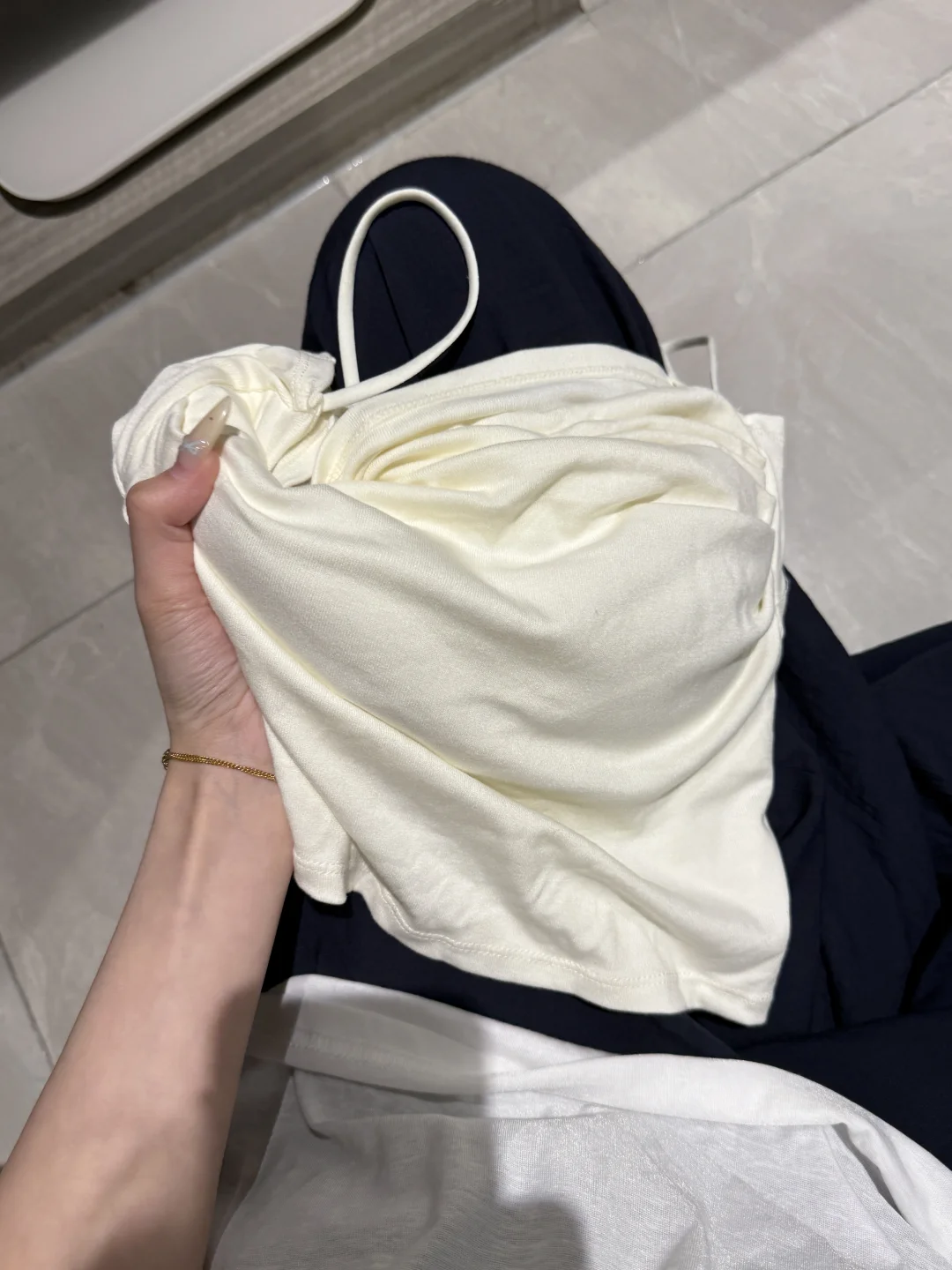 我的天!拿在手上都这么有型了!还不透胸垫!