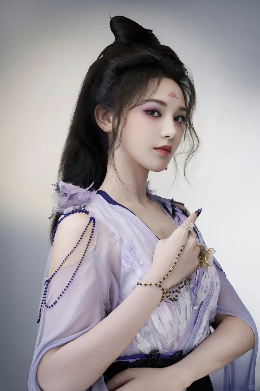 彭小苒这妆造真的绝美，妖艳妩媚