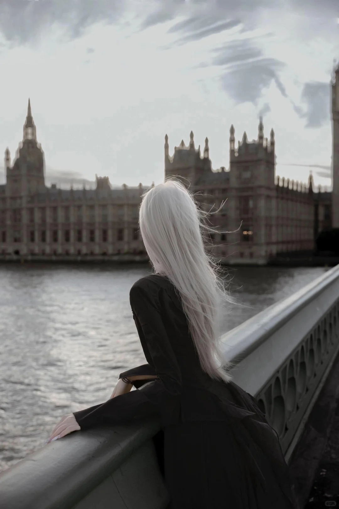 头发像天使翅膀的女生！