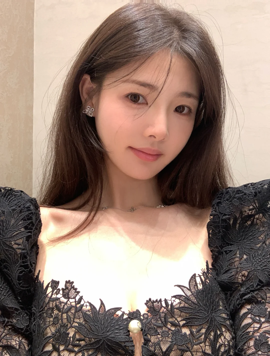 Dior2025|黑色蕾丝开场