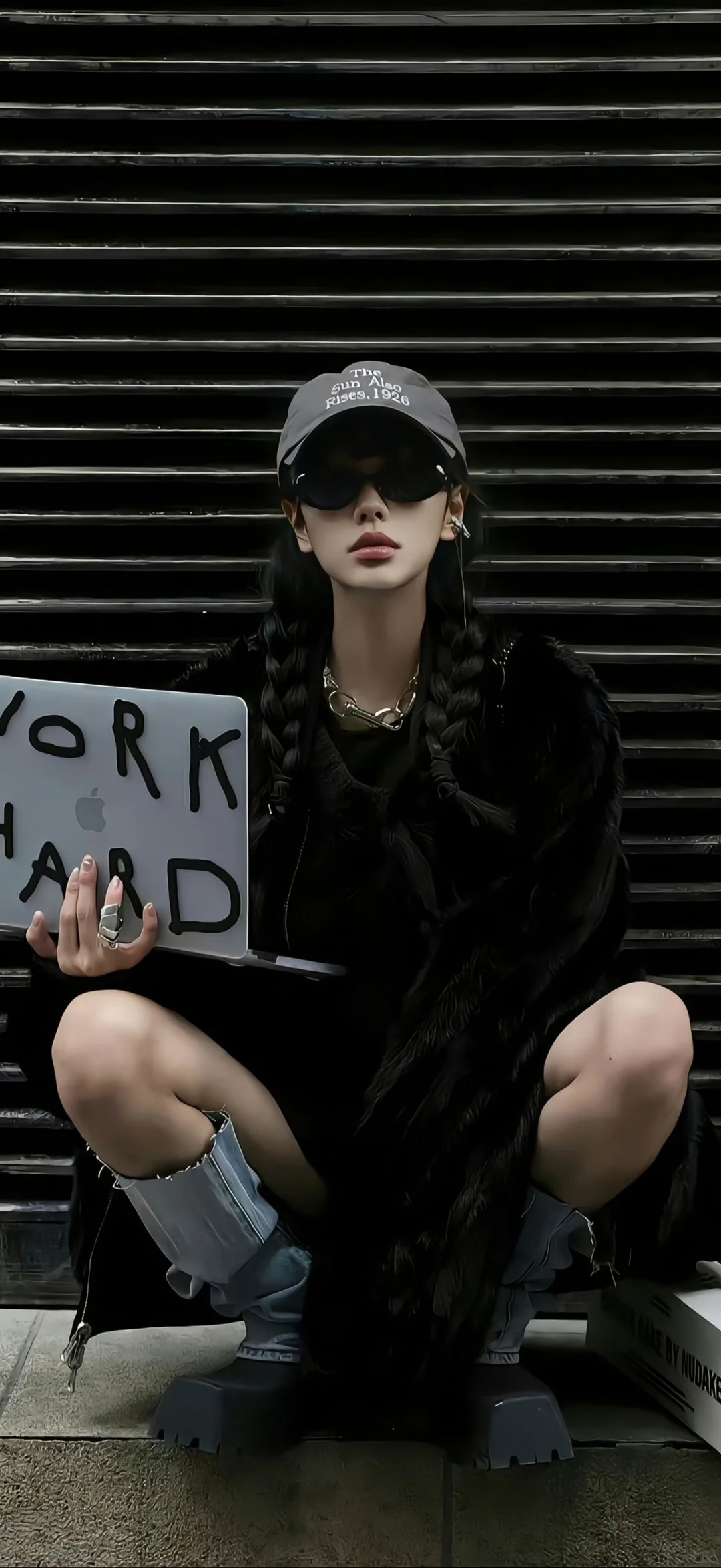 今天是酷酷的美女壁纸