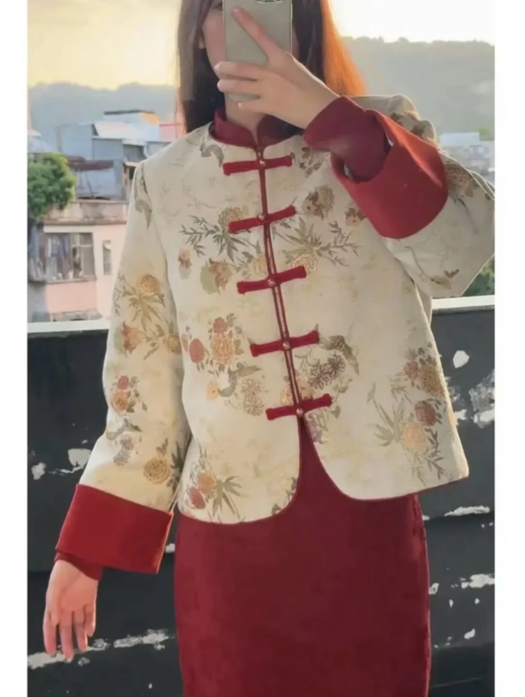 姐妹们你的衣柜里有没有新中式正红色旗袍呢