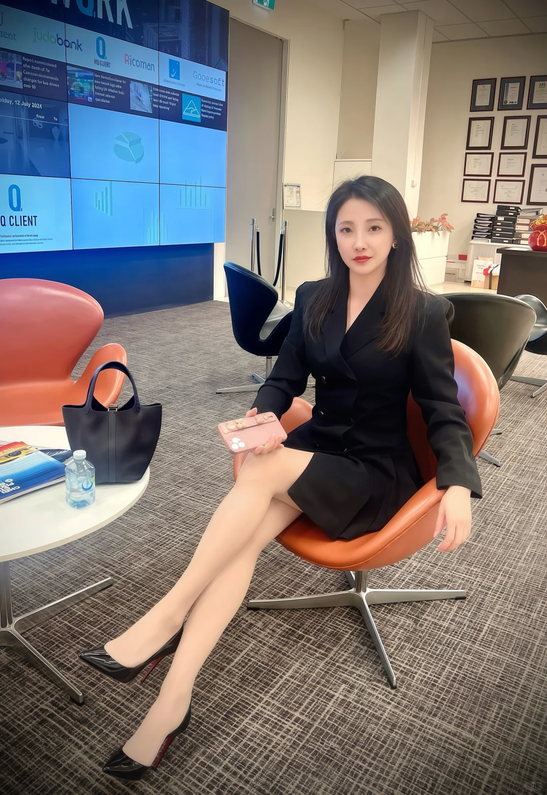 🖤同一套西装短裙，不同情绪