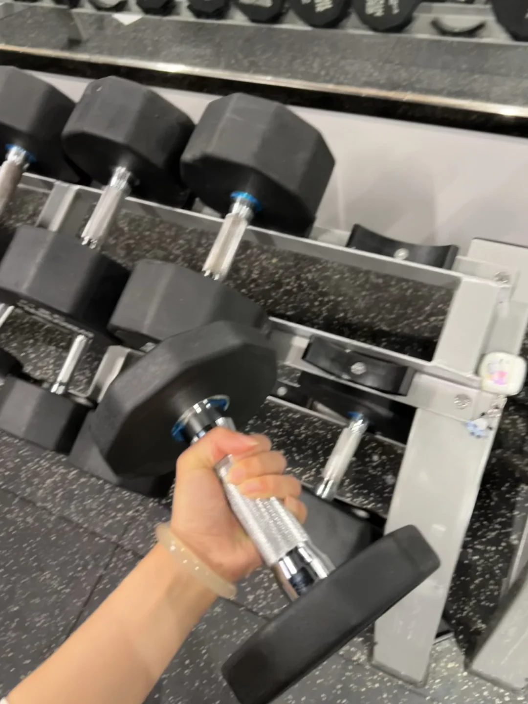 毕业女研究生下班健身穿什么