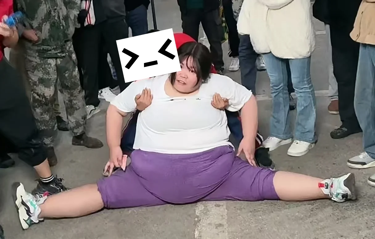 生活不易，小猪卖艺