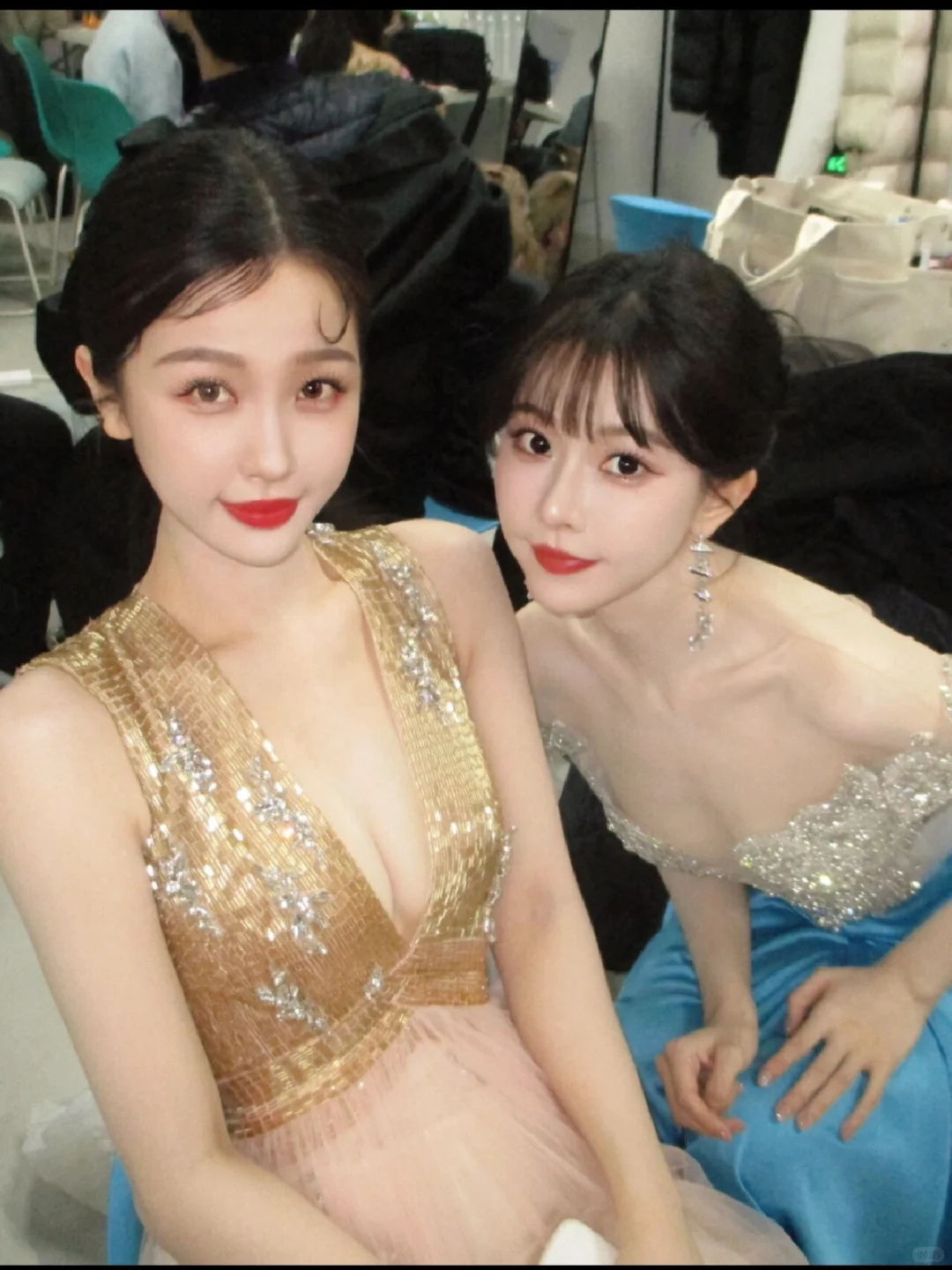 嗯~美女在一起好养眼啊👀