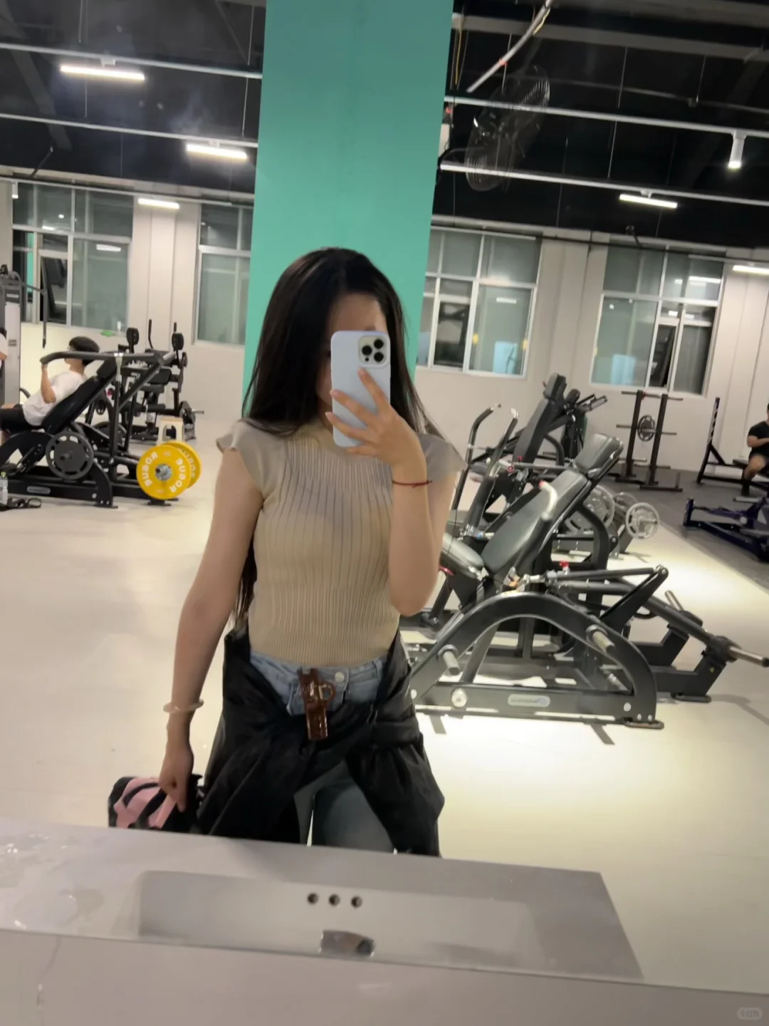 毕业女研究生下班健身穿什么