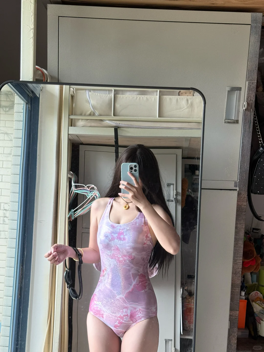 左滑 看女大学生游泳课穿什么