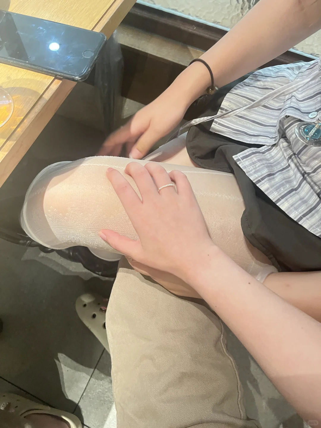 我也来感受摸丝袜的快乐！！！！