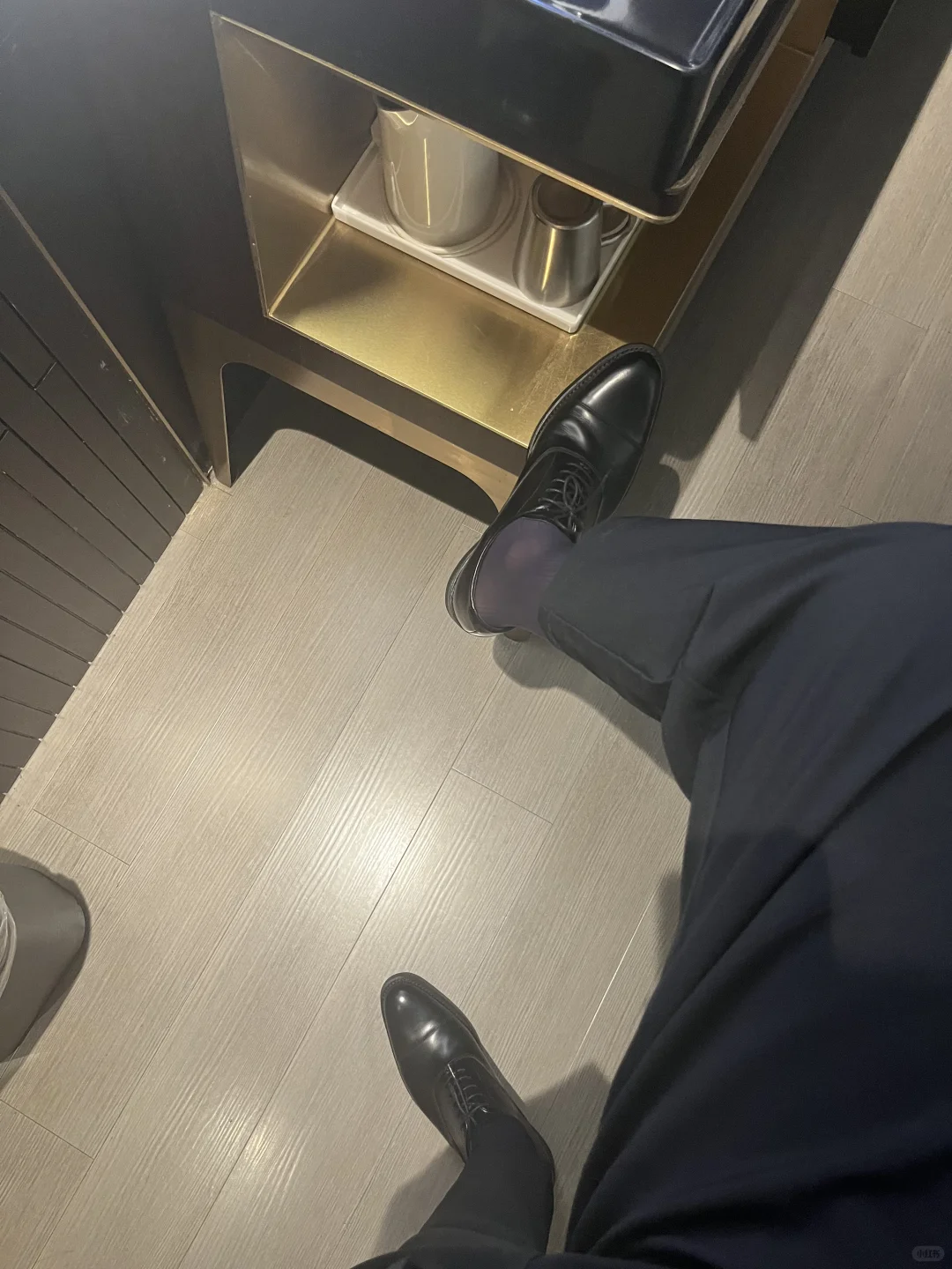 正装皮鞋和丝袜更搭