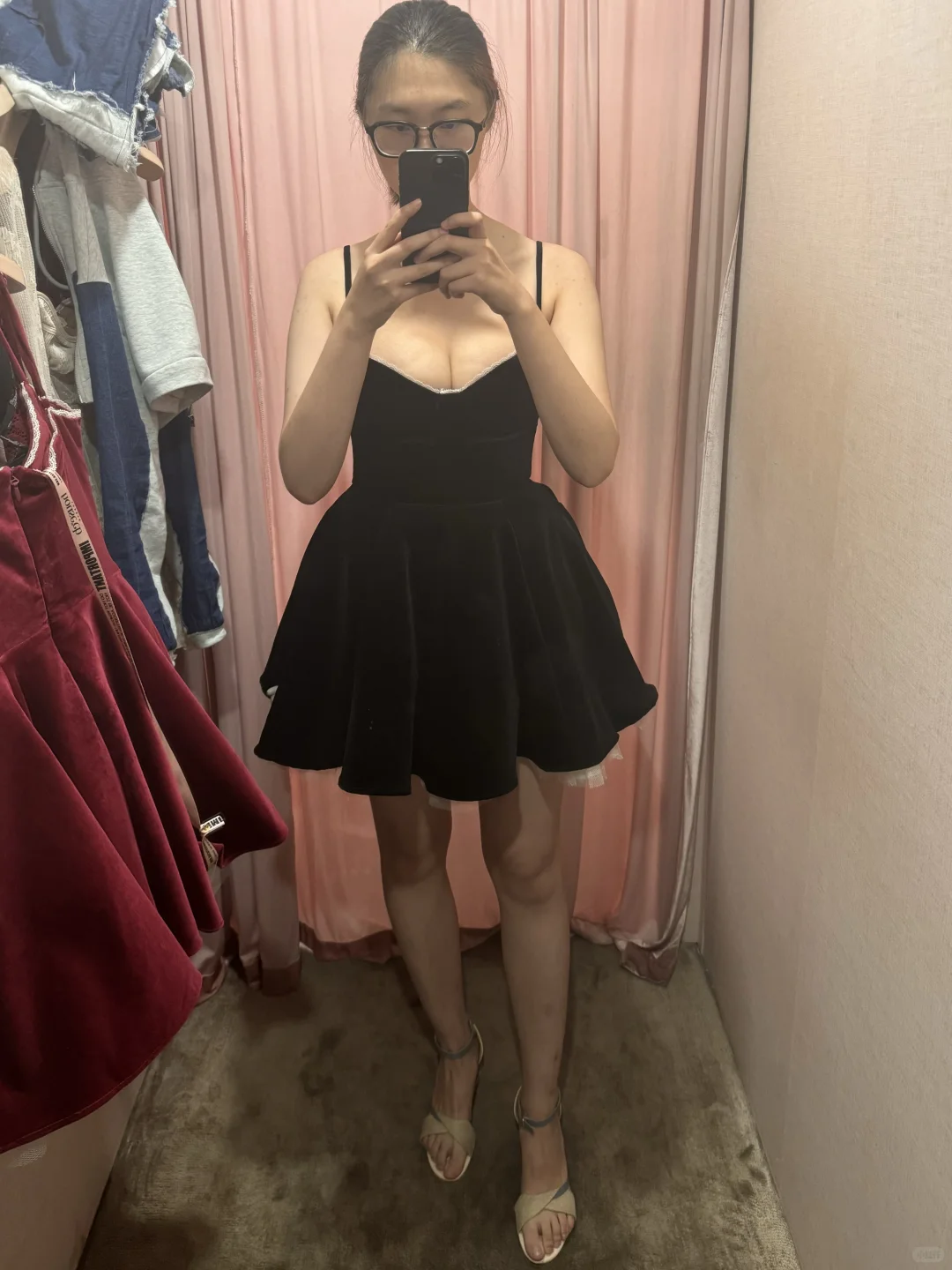 小黑裙♥️🖤