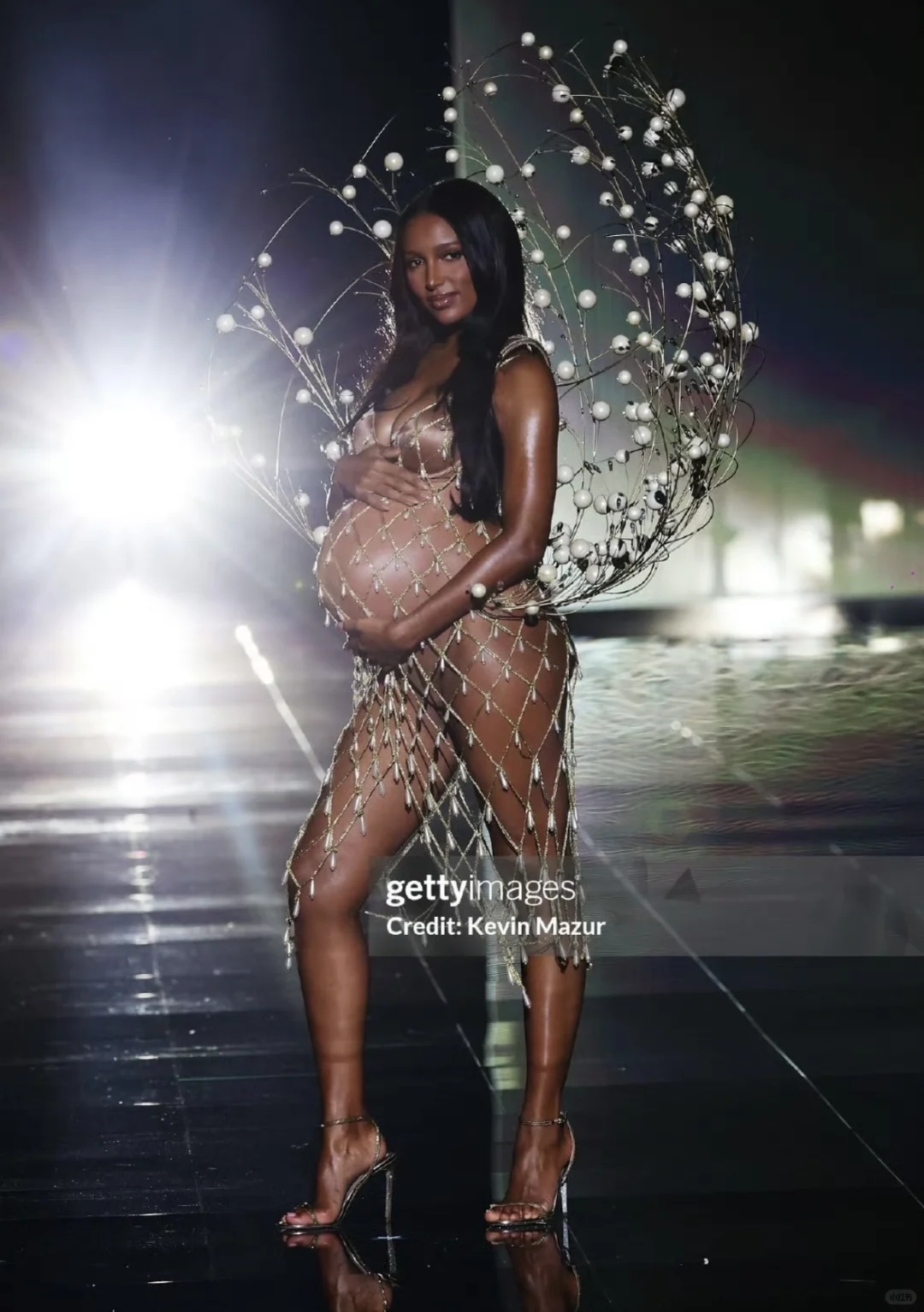 刘雯9登维密!这波太顶